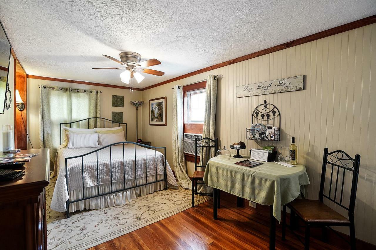 Hocking Hills Inn Logan Exterior foto